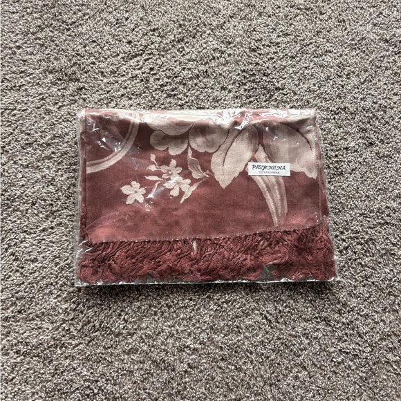 Pashmina - Picture 1 of 3